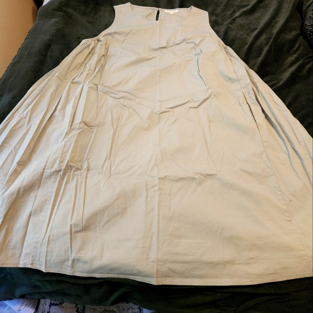 Sleeveless dress